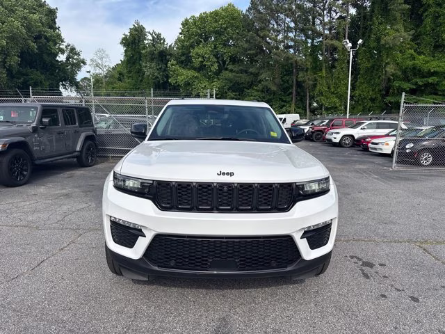2023 Bright White Clearcoat Jeep Grand Cherokee Limited RWD SUV