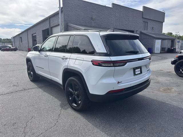 2023 Bright White Clearcoat Jeep Grand Cherokee Limited RWD SUV