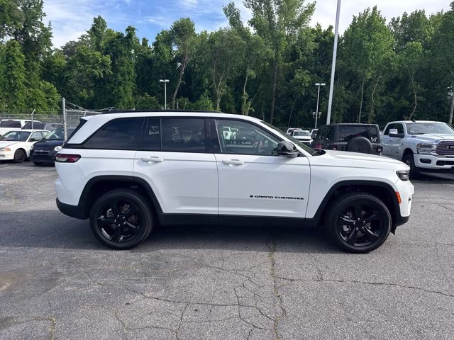 2023 Bright White Clearcoat Jeep Grand Cherokee Limited RWD SUV