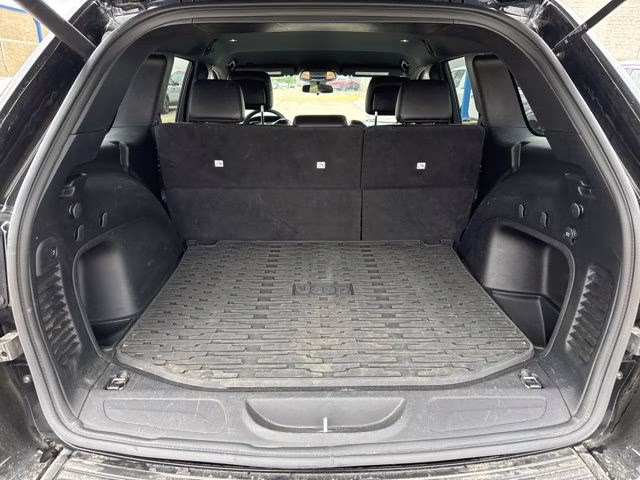 2021 Diamond Black Crystal Pearlcoat Jeep Grand Cherokee Laredo X 4X4 SUV