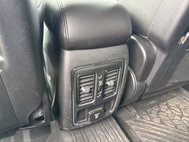 2021 Diamond Black Crystal Pearlcoat Jeep Grand Cherokee Laredo X 4X4 SUV