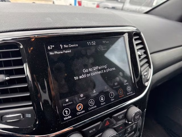 2021 Diamond Black Crystal Pearlcoat Jeep Grand Cherokee Laredo X 4X4 SUV