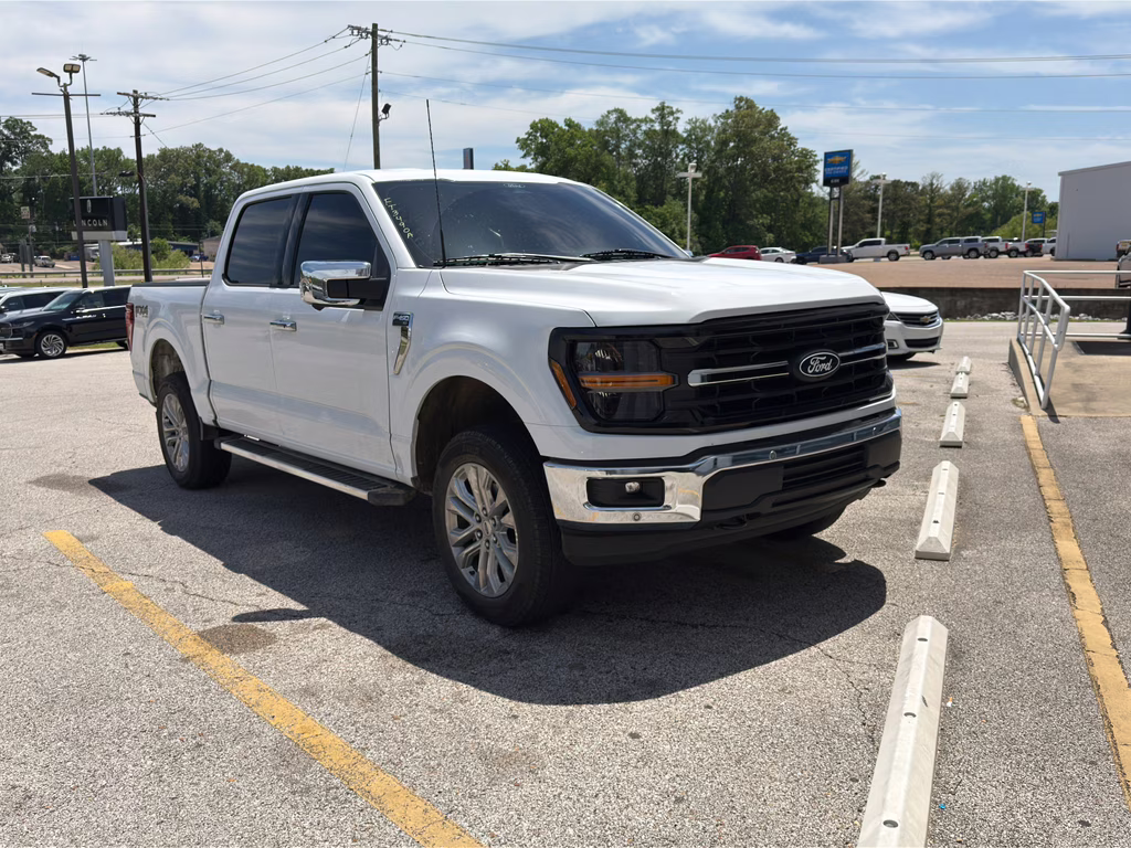 2024 Oxford White Ford F-150 XLT 4X4 Truck