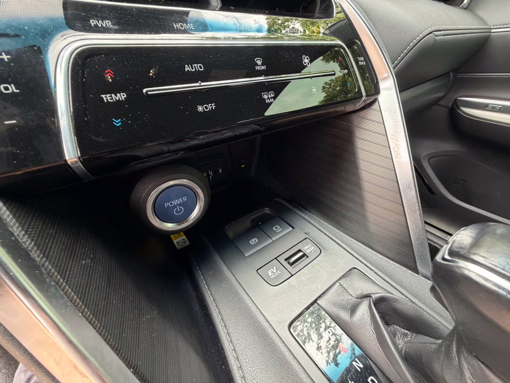 2021 Blizzard Pearl Toyota Venza Limited AWD SUV