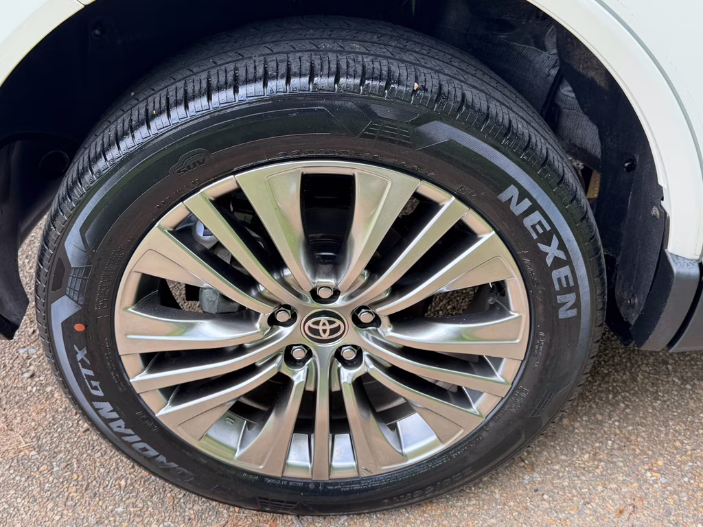 2021 Blizzard Pearl Toyota Venza Limited AWD SUV