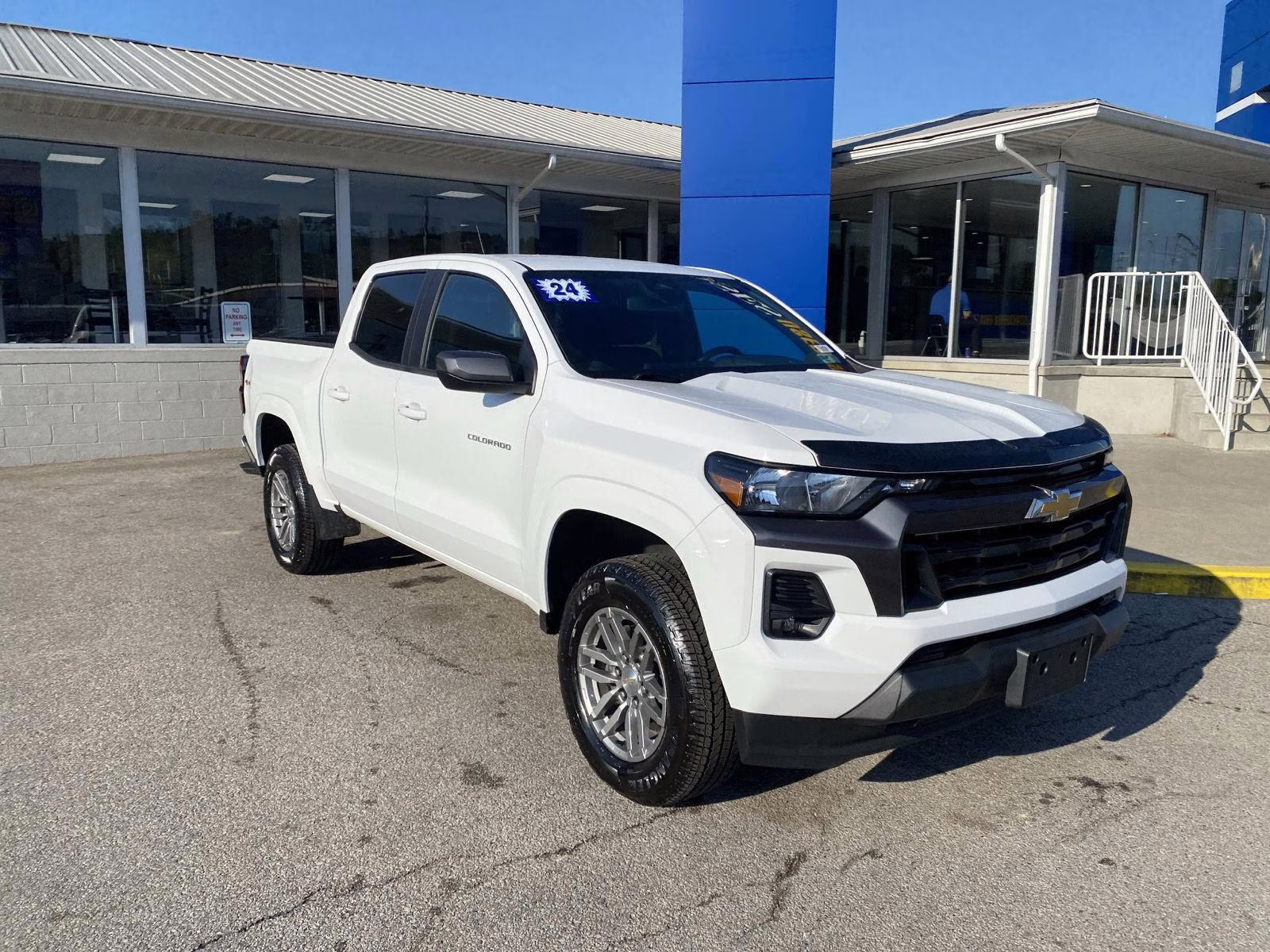2024 Summit White Chevrolet Colorado 4WD LT 4X4 Truck