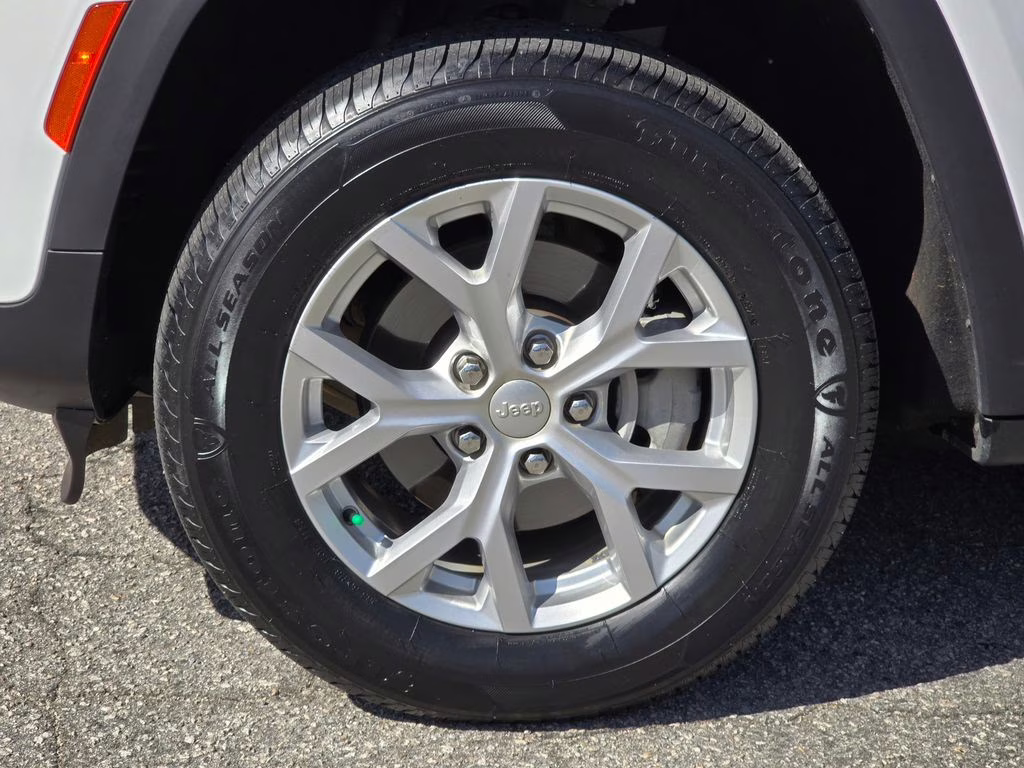 2023 Bright White Clearcoat Jeep Grand Cherokee Limited 4X4 SUV