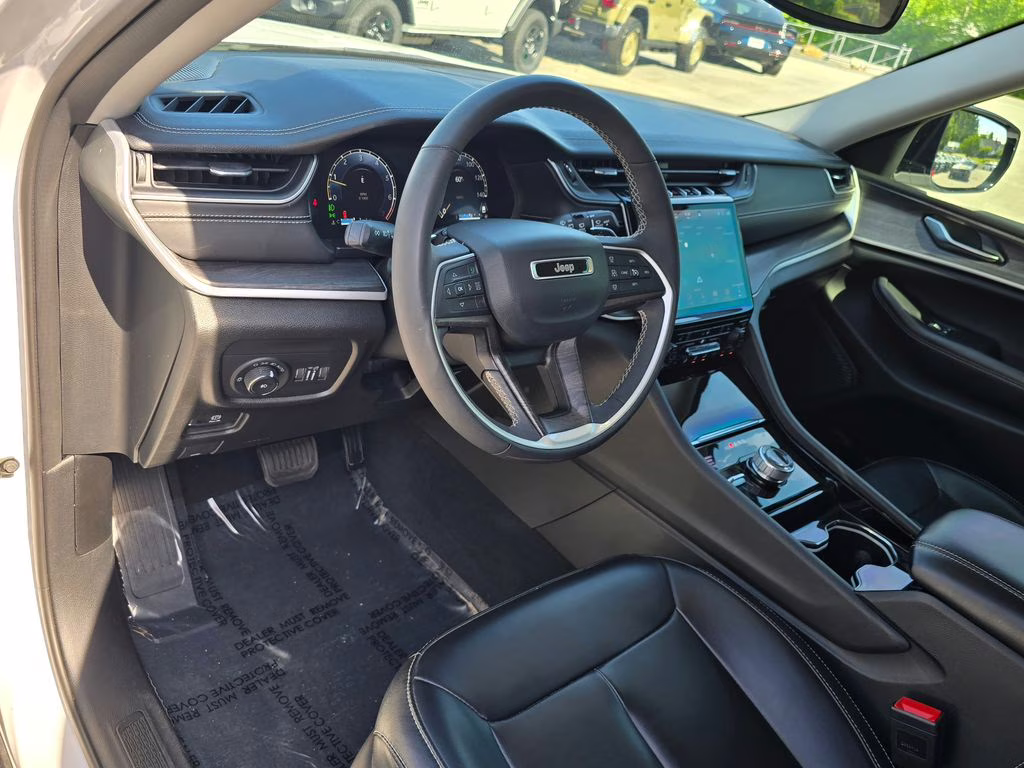 2023 Bright White Clearcoat Jeep Grand Cherokee Limited 4X4 SUV