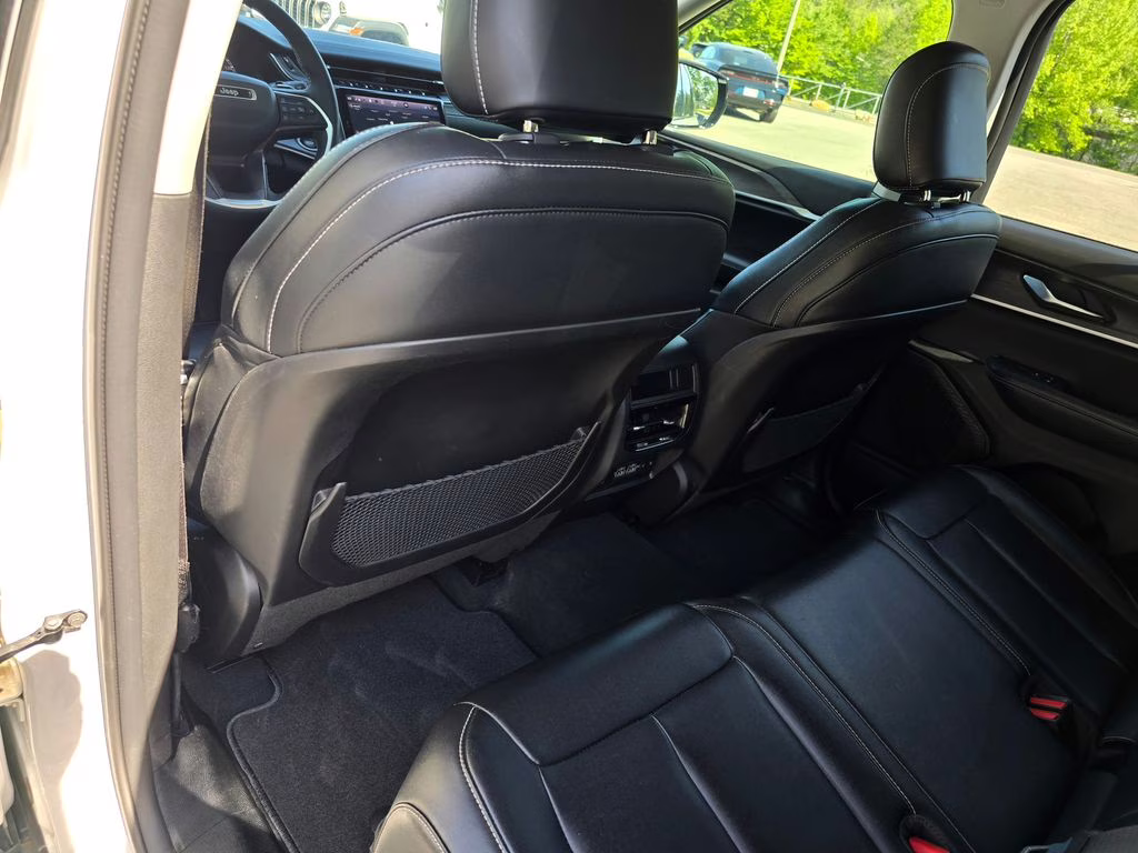 2023 Bright White Clearcoat Jeep Grand Cherokee Limited 4X4 SUV