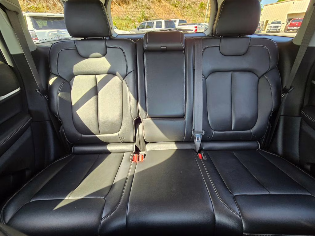 2023 Bright White Clearcoat Jeep Grand Cherokee Limited 4X4 SUV