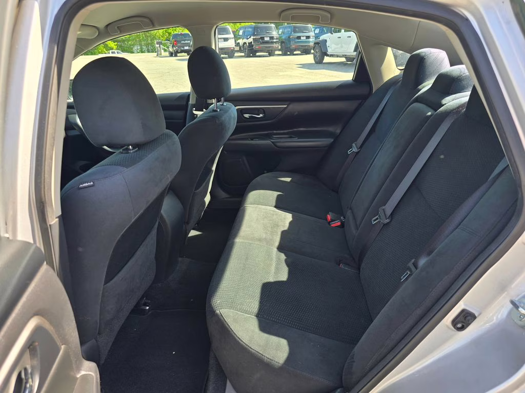 2015 Nissan Altima SV - Photo 10
