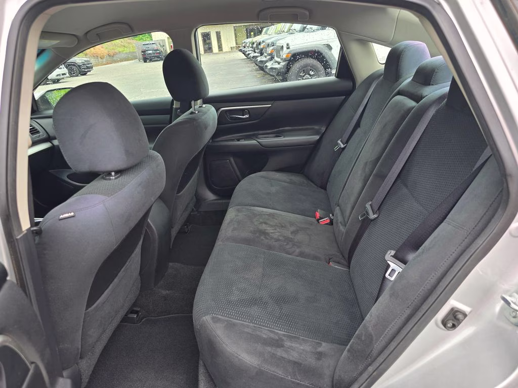2015 Brilliant Silver Metallic Nissan Altima 2.5 SV FWD Sedan