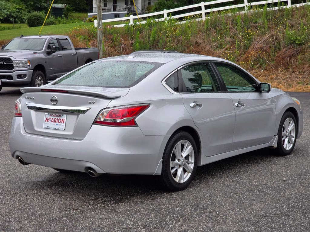 2015 Brilliant Silver Metallic Nissan Altima 2.5 SV FWD Sedan