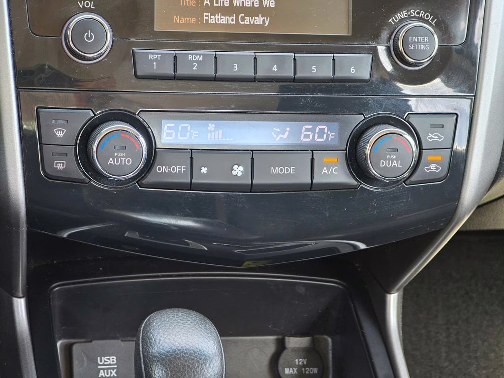 2015 Nissan Altima SV - Photo 21
