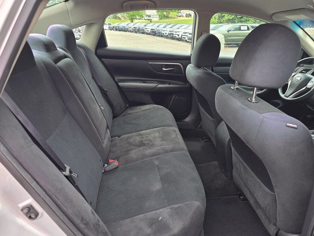 2015 Brilliant Silver Metallic Nissan Altima 2.5 SV FWD Sedan