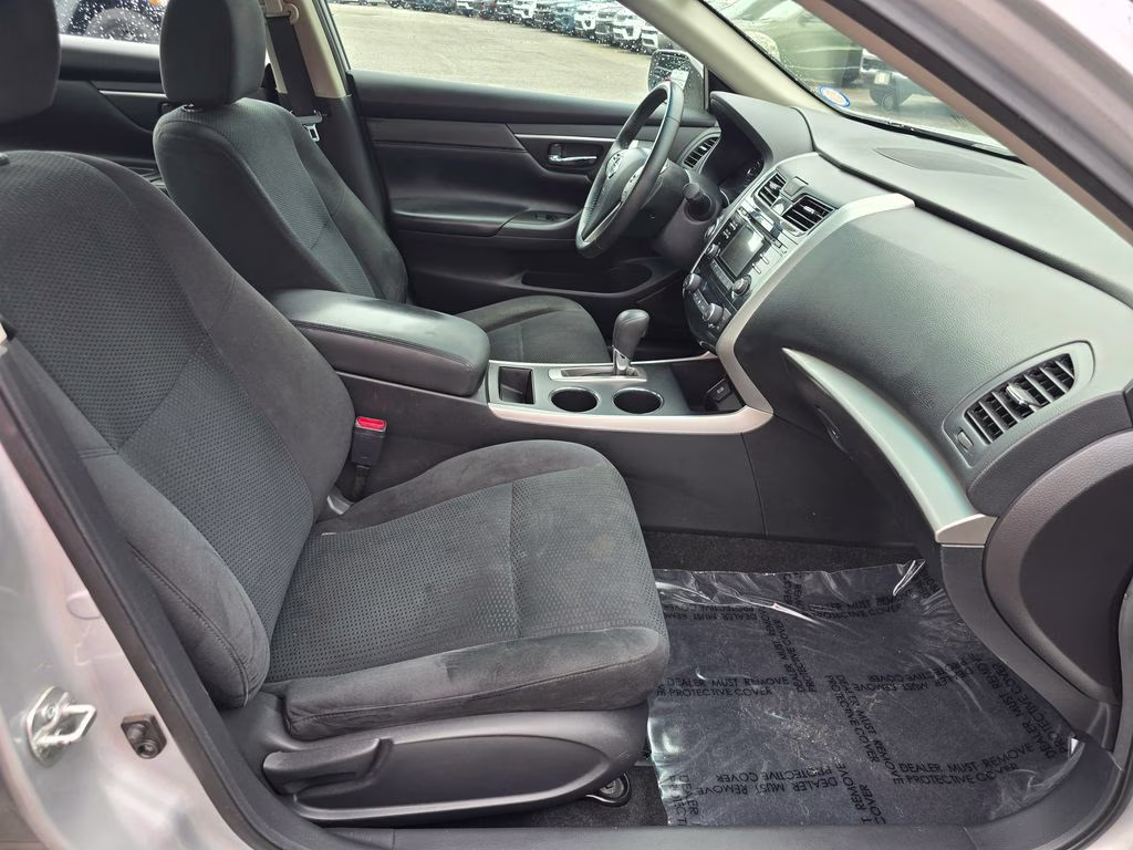 2015 Brilliant Silver Metallic Nissan Altima 2.5 SV FWD Sedan