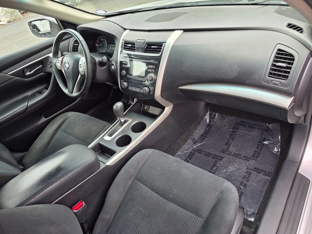 2015 Brilliant Silver Metallic Nissan Altima 2.5 SV FWD Sedan