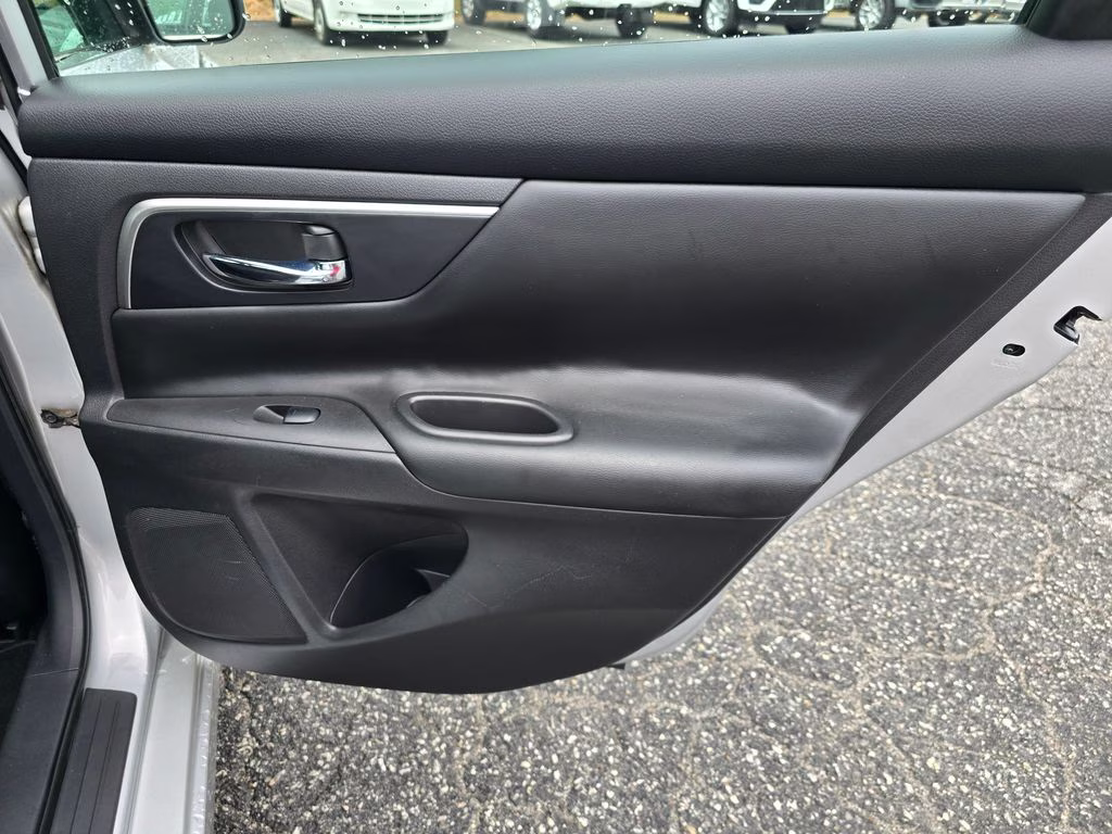 2015 Brilliant Silver Metallic Nissan Altima 2.5 SV FWD Sedan