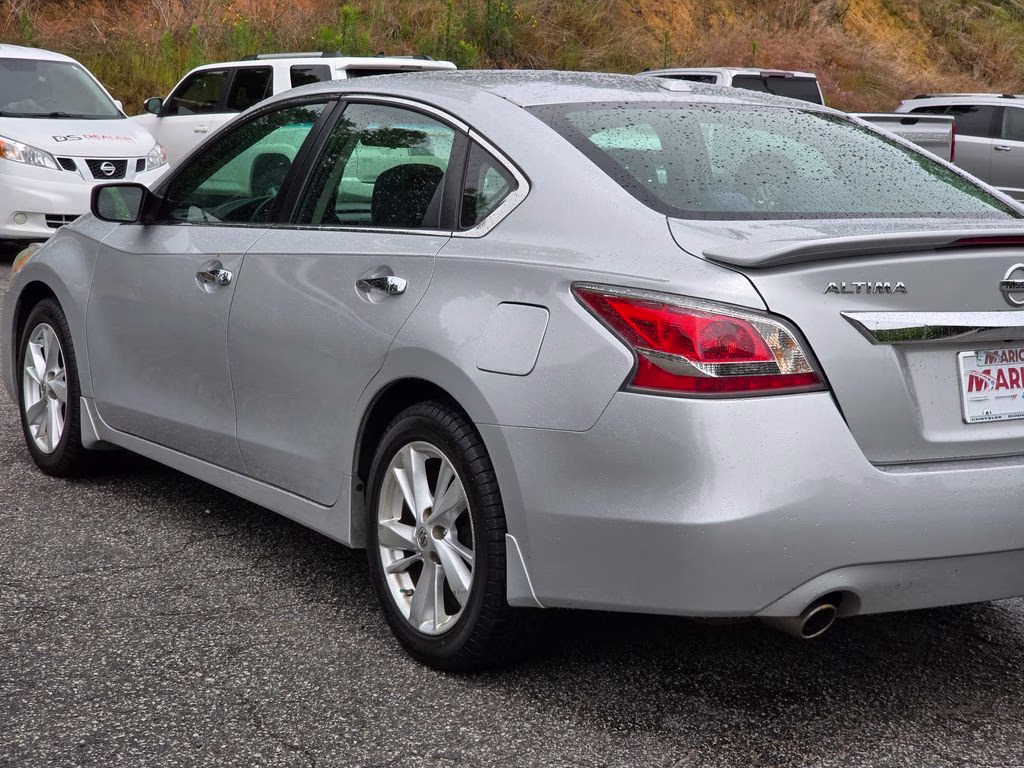 2015 Brilliant Silver Metallic Nissan Altima 2.5 SV FWD Sedan
