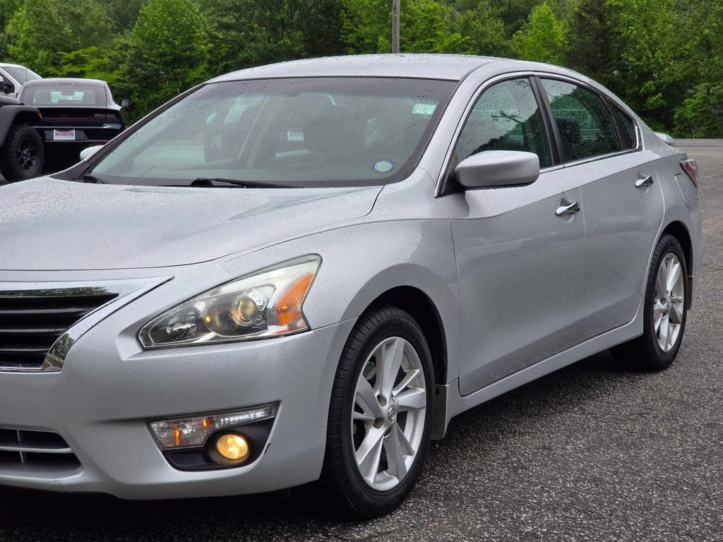 2015 Brilliant Silver Metallic Nissan Altima 2.5 SV FWD Sedan