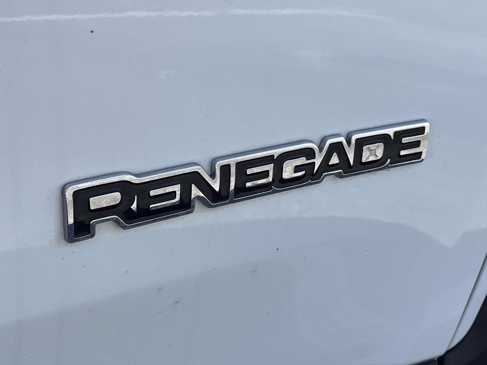 2017 Alpine White Jeep Renegade Latitude 4X4 SUV