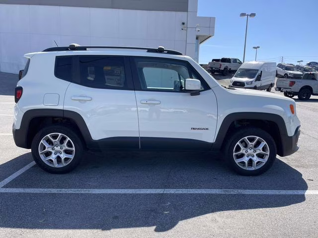 2017 Alpine White Jeep Renegade Latitude 4X4 SUV