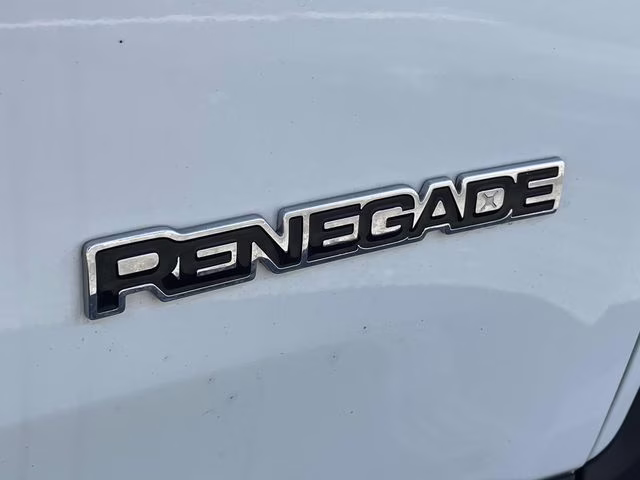 2017 Alpine White Jeep Renegade Latitude 4X4 SUV