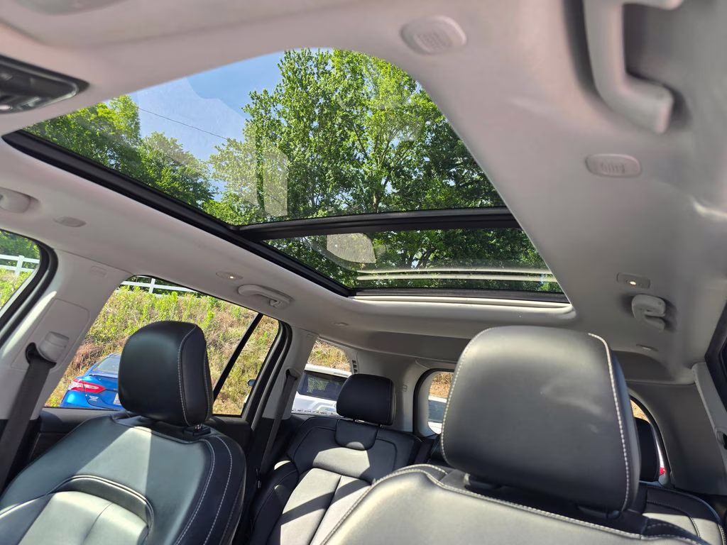 2023 Bright White Clearcoat Jeep Grand Cherokee Limited 4X4 SUV