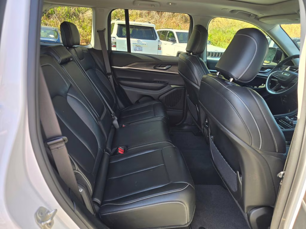 2023 Bright White Clearcoat Jeep Grand Cherokee Limited 4X4 SUV