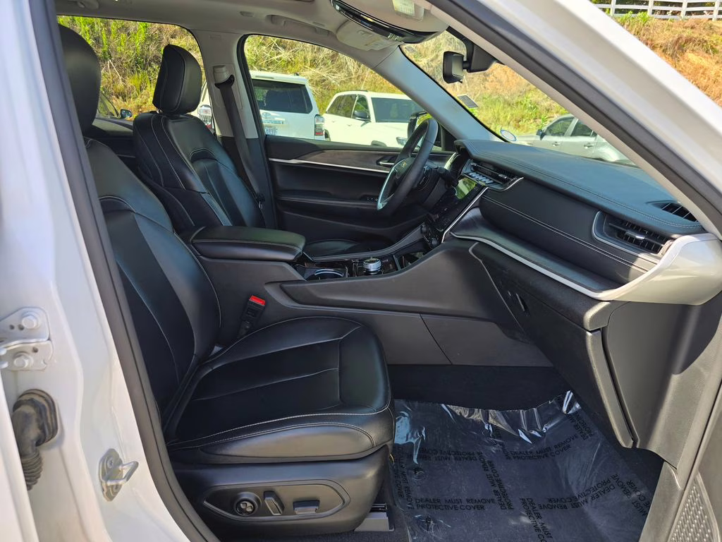 2023 Bright White Clearcoat Jeep Grand Cherokee Limited 4X4 SUV