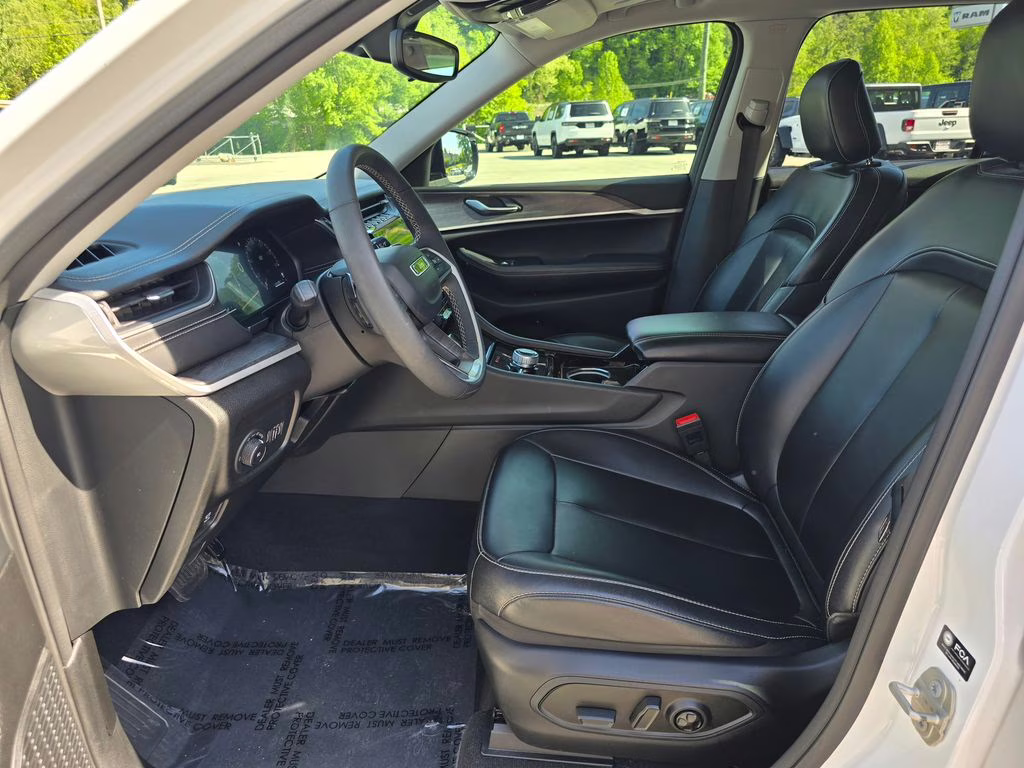 2023 Bright White Clearcoat Jeep Grand Cherokee Limited 4X4 SUV