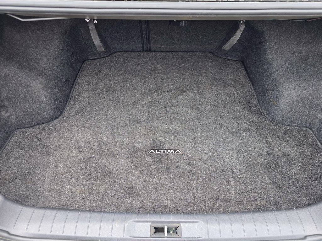 2015 Brilliant Silver Metallic Nissan Altima 2.5 SV FWD Sedan