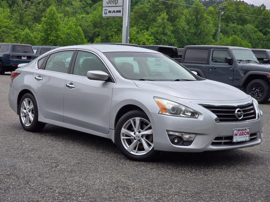 2015 Brilliant Silver Metallic Nissan Altima 2.5 SV FWD Sedan