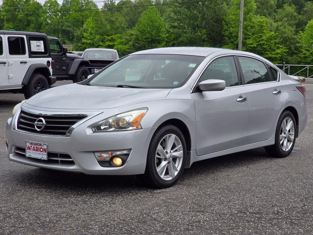 2015 Brilliant Silver Metallic Nissan Altima 2.5 SV FWD Sedan