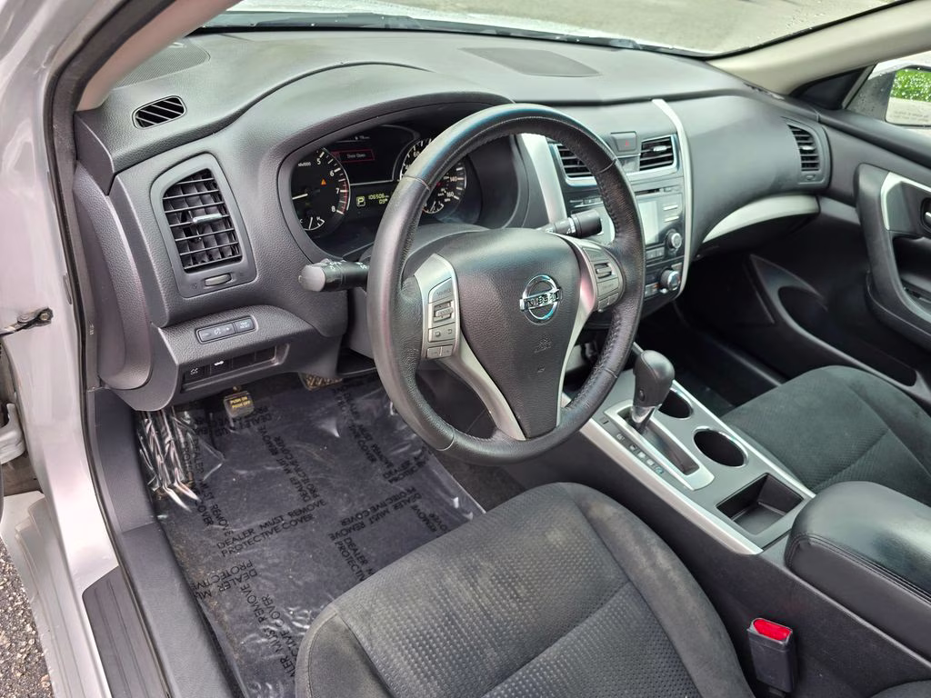 2015 Brilliant Silver Metallic Nissan Altima 2.5 SV FWD Sedan