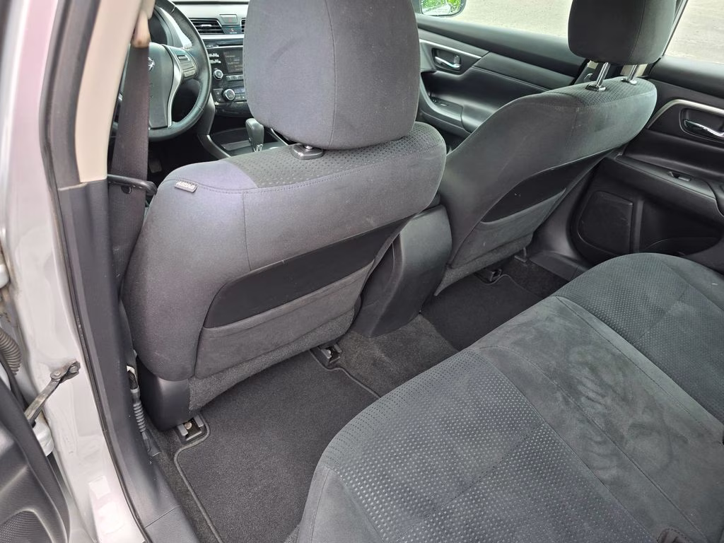 2015 Brilliant Silver Metallic Nissan Altima 2.5 SV FWD Sedan