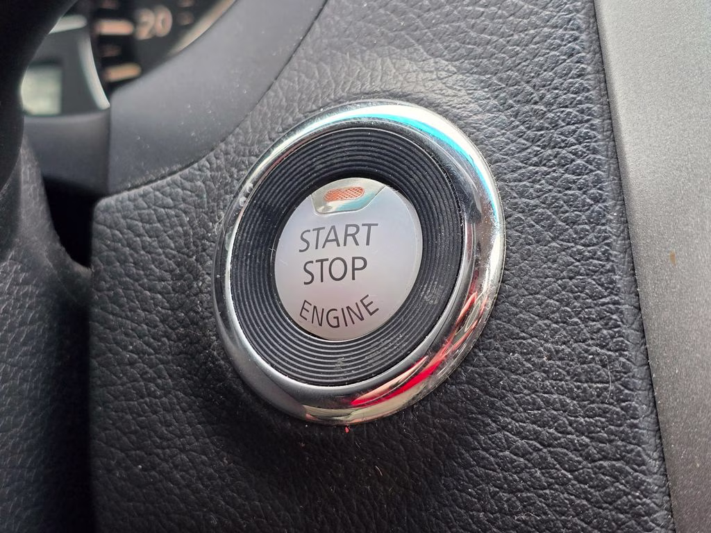 2015 Brilliant Silver Metallic Nissan Altima 2.5 SV FWD Sedan