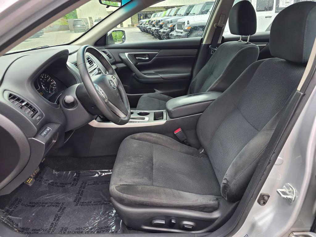 2015 Brilliant Silver Metallic Nissan Altima 2.5 SV FWD Sedan