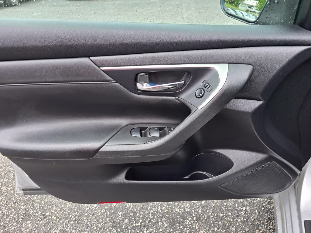 2015 Brilliant Silver Metallic Nissan Altima 2.5 SV FWD Sedan