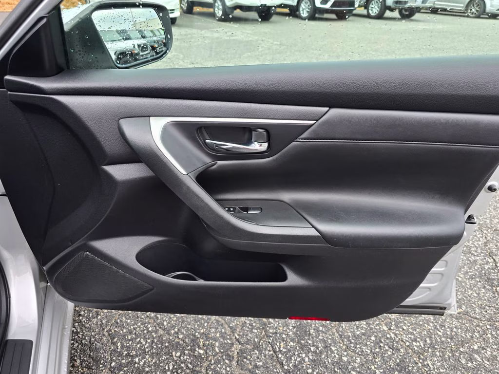 2015 Brilliant Silver Metallic Nissan Altima 2.5 SV FWD Sedan
