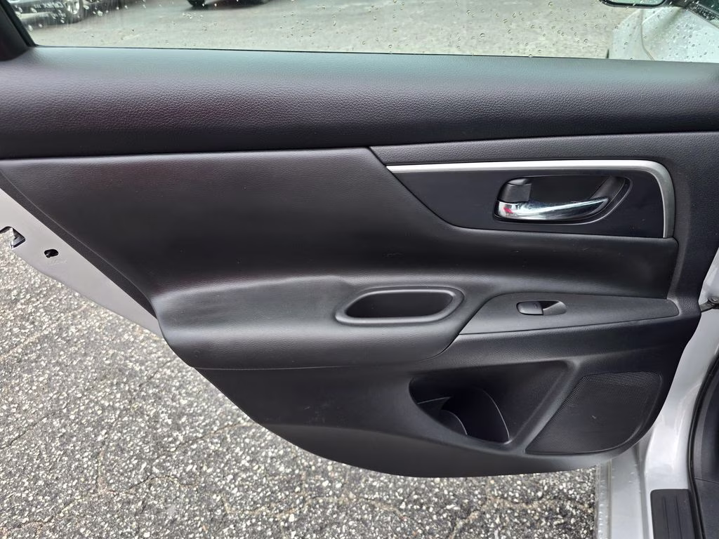 2015 Brilliant Silver Metallic Nissan Altima 2.5 SV FWD Sedan