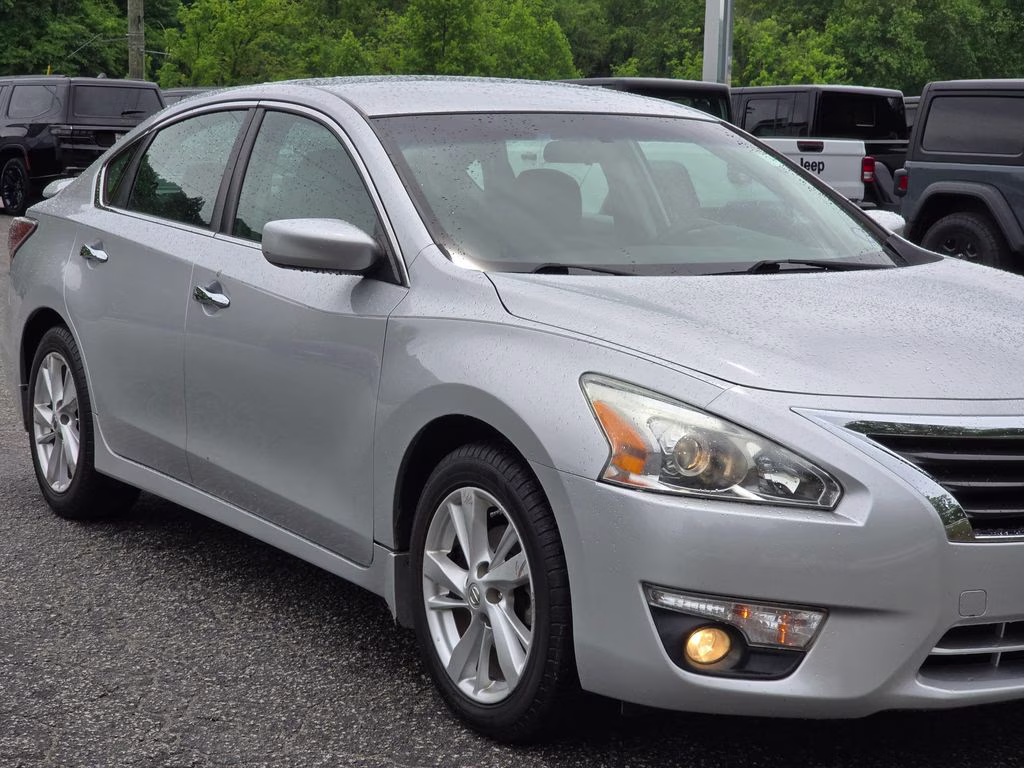 2015 Brilliant Silver Metallic Nissan Altima 2.5 SV FWD Sedan
