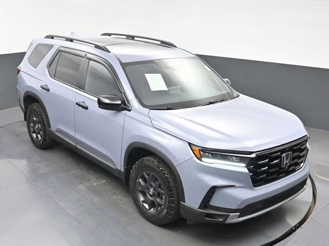 2025 Sonic Gray Pearl Honda Pilot TrailSport AWD SUV