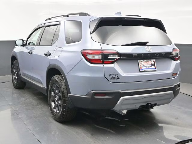 2025 Sonic Gray Pearl Honda Pilot TrailSport AWD SUV