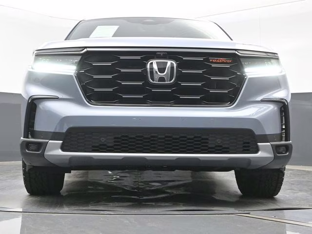 2025 Sonic Gray Pearl Honda Pilot TrailSport AWD SUV