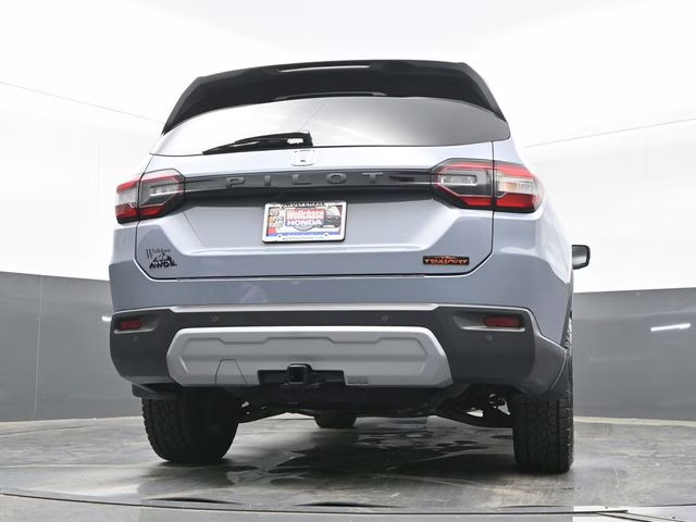 2025 Sonic Gray Pearl Honda Pilot TrailSport AWD SUV