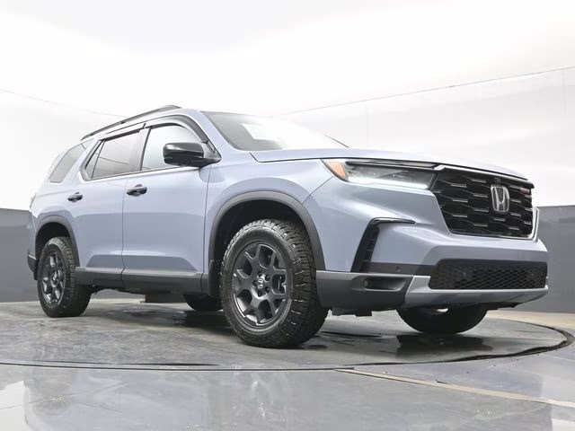 2025 Sonic Gray Pearl Honda Pilot TrailSport AWD SUV