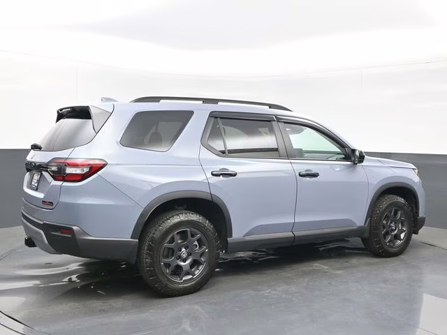 2025 Sonic Gray Pearl Honda Pilot TrailSport AWD SUV