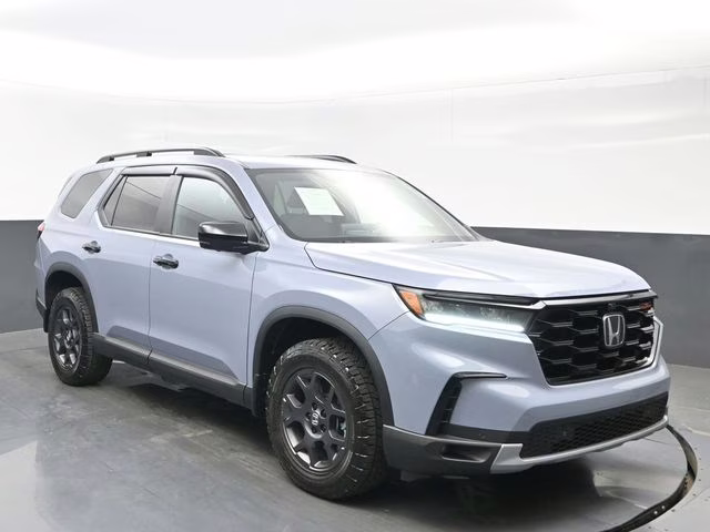 2025 Sonic Gray Pearl Honda Pilot TrailSport AWD SUV