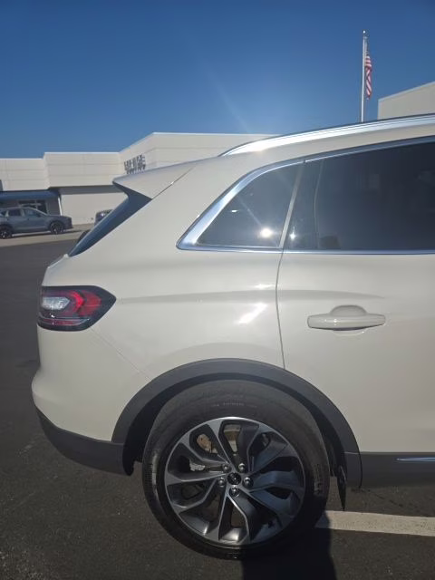 2023 Pearl Metallic Lincoln Nautilus Reserve FWD SUV